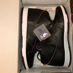 NIKE SB Dunk High Pro NBA Cavs
